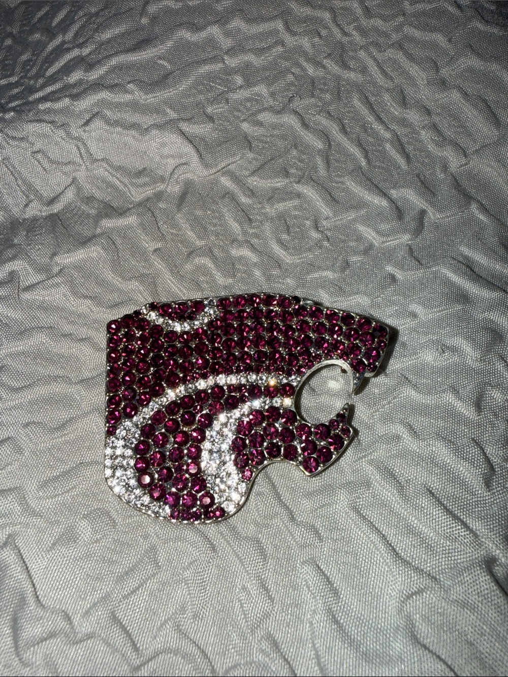 Kansas State Wildcats Brooch/pin, purple, clear and silver